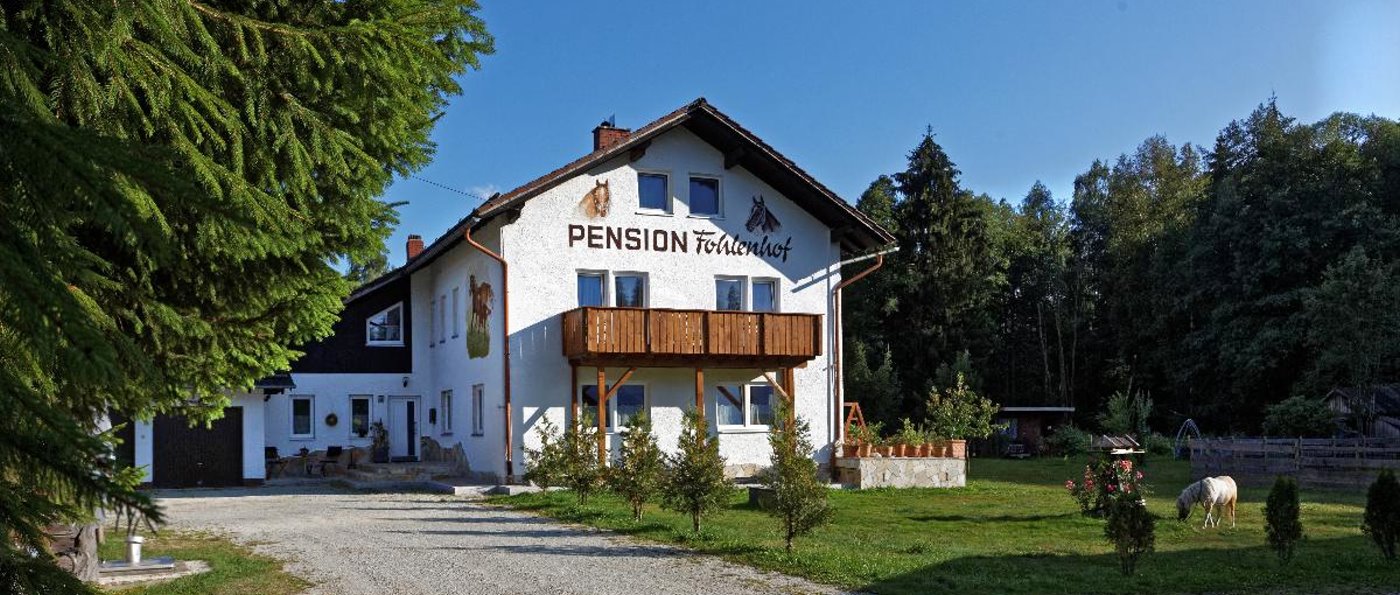 fohlenhof-pension-frauenau-uebernachtung-zwiesel-zimmer-hausansicht