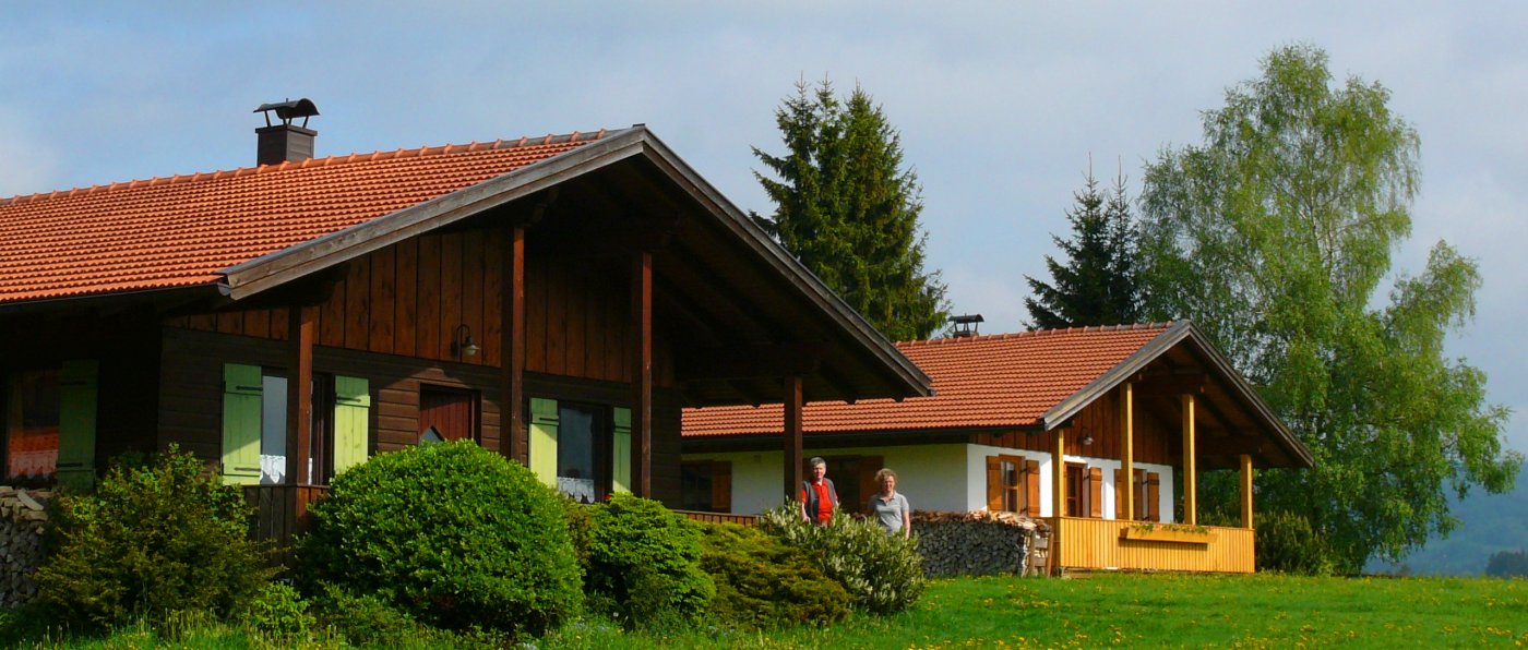 hirschhof-bungalow-mieten-bayern-hütten-aussenansicht
