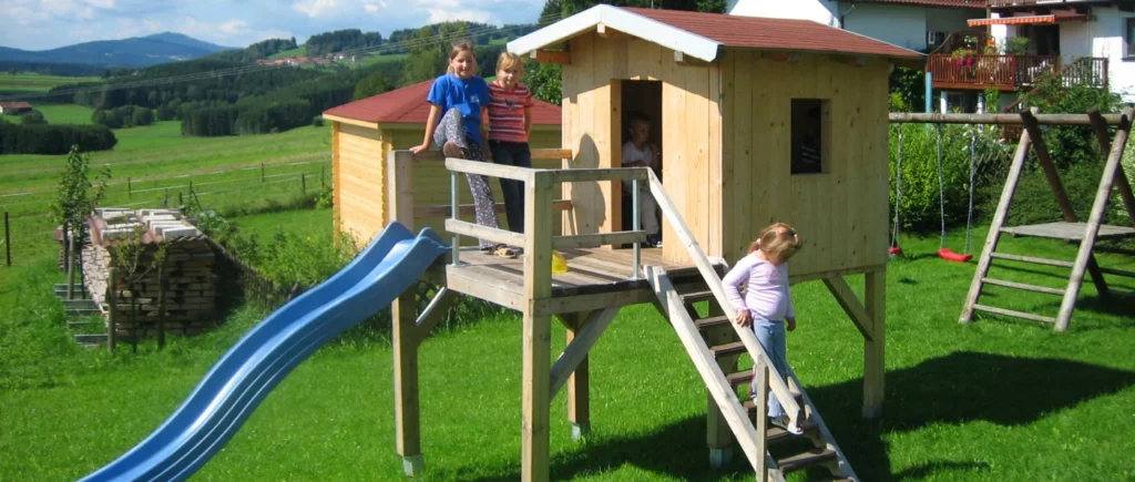 Kinderspielplatz - Urlaub auf dem Bauernhof mit Baby oder Kleinkind in Bayern