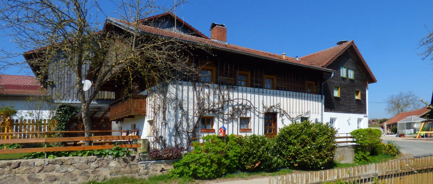 paulus-bayerischer-wald-selbstversorgerhaus-bauernhof-bayern-ansicht