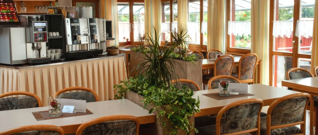 Bayerischer Wald Village Hotel in Deutschland mit Frühstücksbuffet + Restaurant