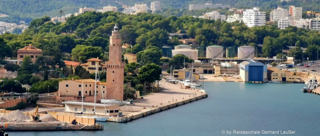 Reiseziele in Europa Wohnorte Immobilien Palma de Mallorca Hafen Leuchtturm
