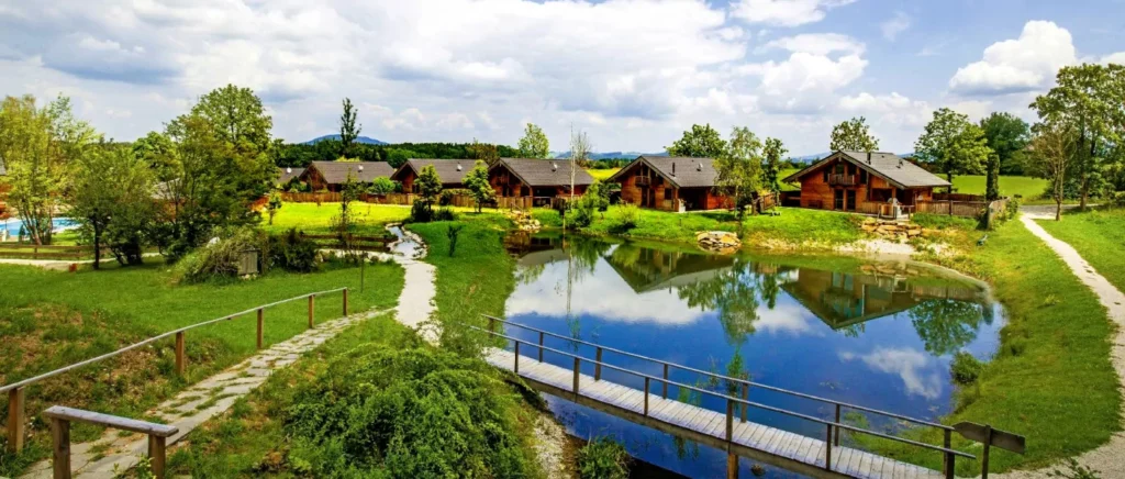 Ferienhäuser mit Sauna und Whirlpool Chaletdorf in Oberbayern