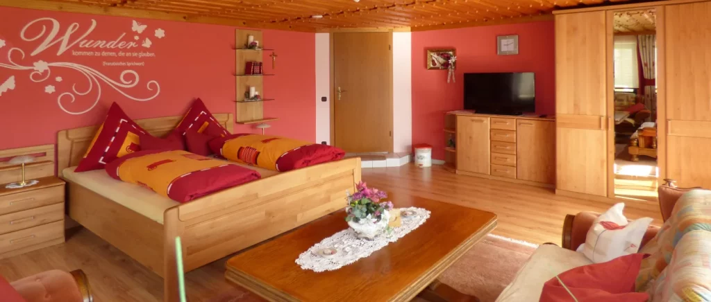 schöne Romantikwohnung in Deutschland mit großzügigem Schlafzimmer