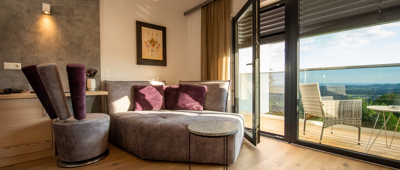 Kuschel Zimmer & Wellness Suiten im Wellnesshotel bei Deggendorf mit Balkon und toller Aussicht thula-deggendorf-zimmer-niederbayern-4-sterne-wellnesshotel-suiten
