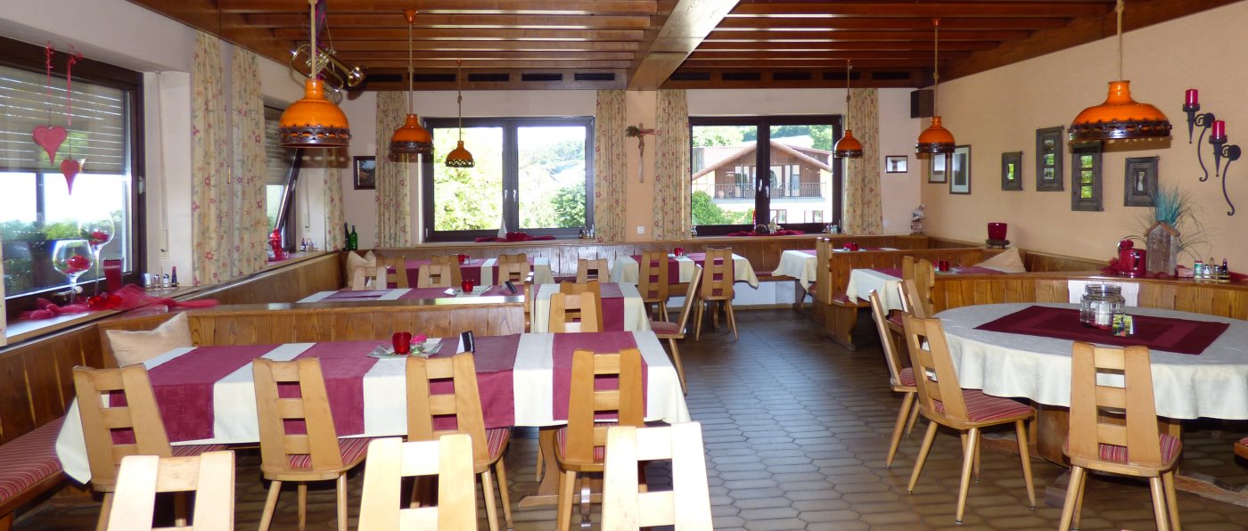 Familienhotel Gasthof Türlinger - Zimmer Ferienwohnung mit Frühstück und Halbpension tuerlinger-cham-gasthof-hotel-bayern-wirtshaus-oberpfalz-gaststube