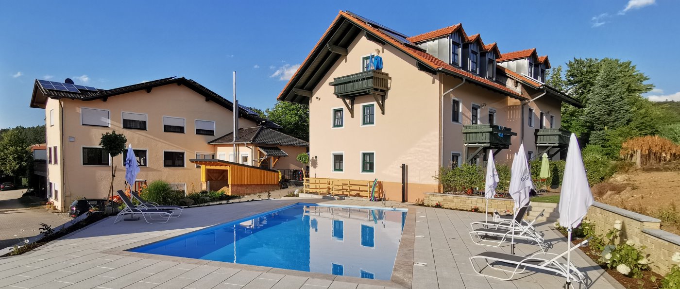 türlinger-gasthof-hotel-aussenpool-bayern-swimming-pool