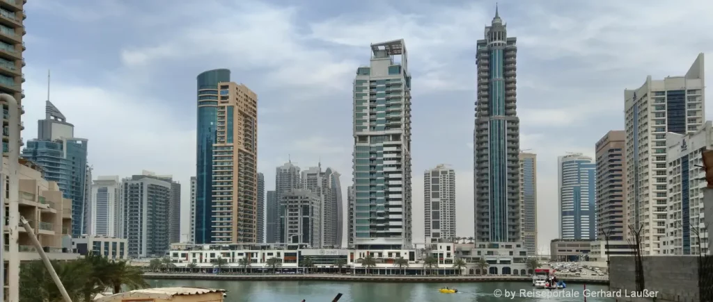 Highlights in Dubai Sehenswürdigkeiten Skyline Wolkenkratzer
